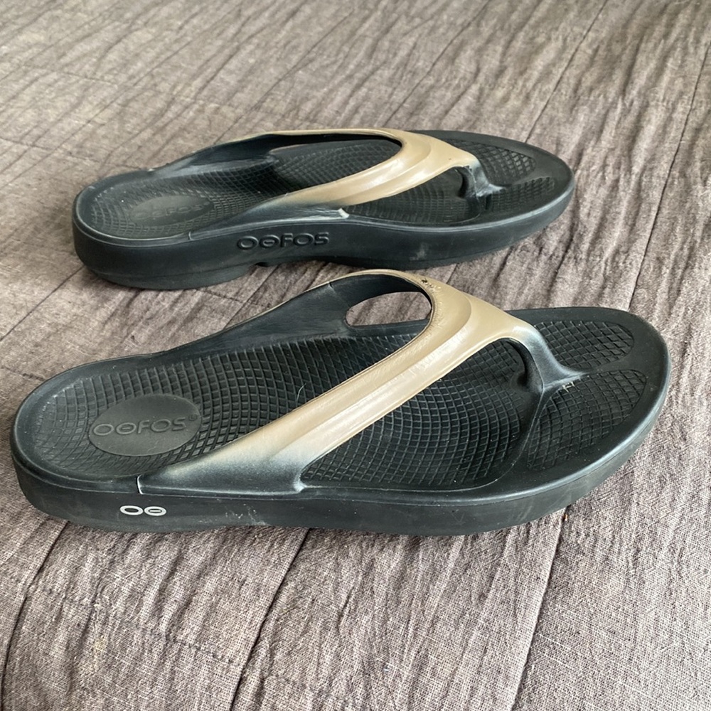 OOFOS Original Recovery Sandal. Unisex size 42 - Picture 2 of 7